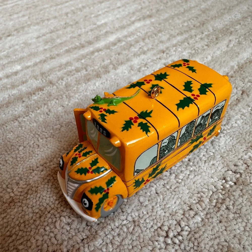 Vintage Hallmark Keepsake Ornament 1995 Magic School Bus